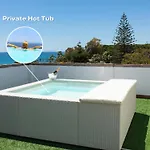 公寓 Vacation I Canas Beachfront Haven, Sea View, Jacuzzi, Golden Mile, Duplex Penthouse, 24-7 Security