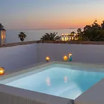 公寓 Vacation I Canas Beachfront Haven, Sea View, Jacuzzi, Golden Mile, Duplex Penthouse, 24-7 Security