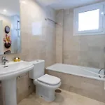 Vacation I Canas Beachfront Haven, Sea View, Jacuzzi, Golden Mile, Duplex Penthouse, 24-7 Security 马尔韦利亚