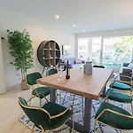 公寓 Vacation I Canas Beachfront Haven, Sea View, Jacuzzi, Golden Mile, Duplex Penthouse, 24-7 Security
