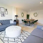公寓 Vacation I Canas Beachfront Haven, Sea View, Jacuzzi, Golden Mile, Duplex Penthouse, 24-7 Security