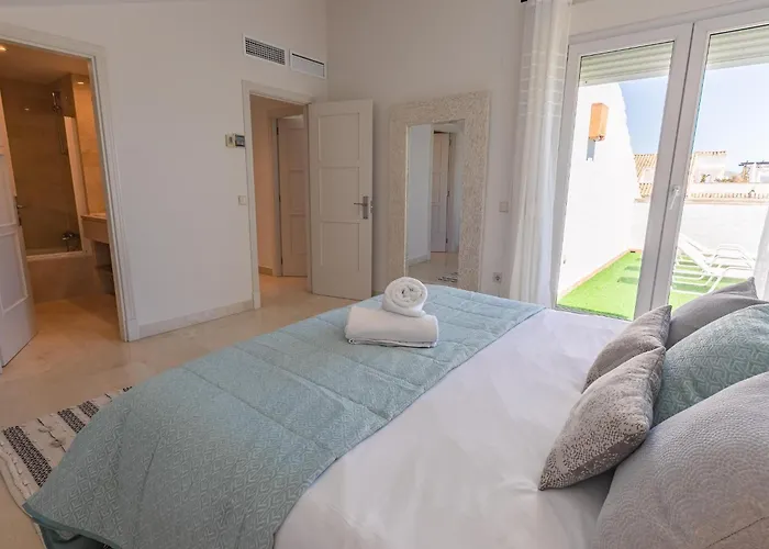 Apartamento Vacation I Canas Beachfront Haven, Sea View, Jacuzzi, Golden Mile, Duplex Penthouse, 24-7 Security Marbella